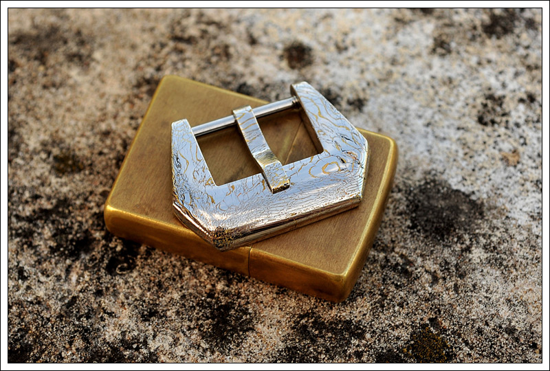 http://www.aescustomknives.com/images24/24pambucklemokumeav1.jpg